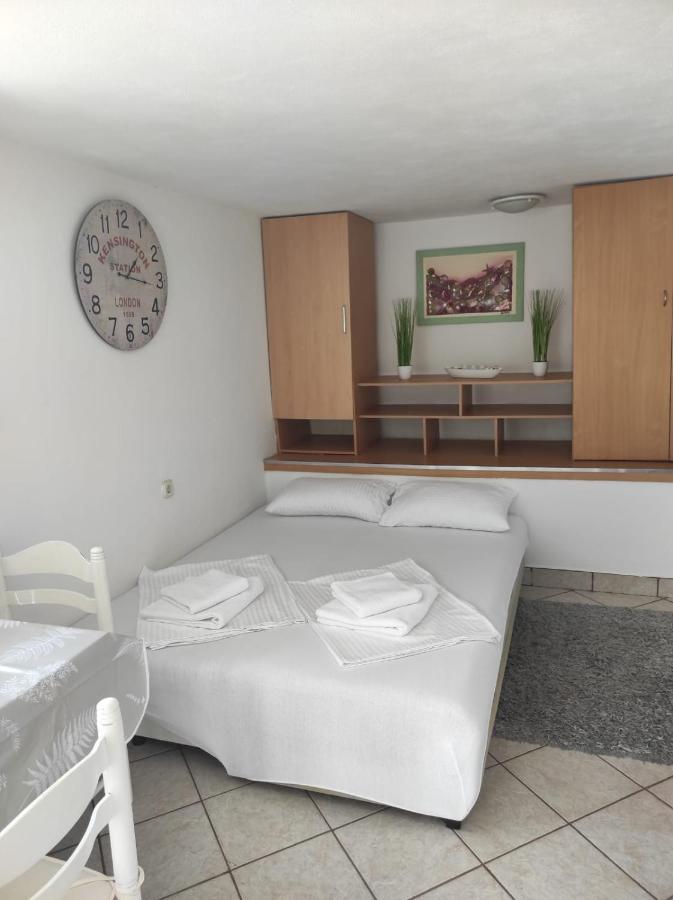 Studio Apartment Petrov 시베니크 외부 사진
