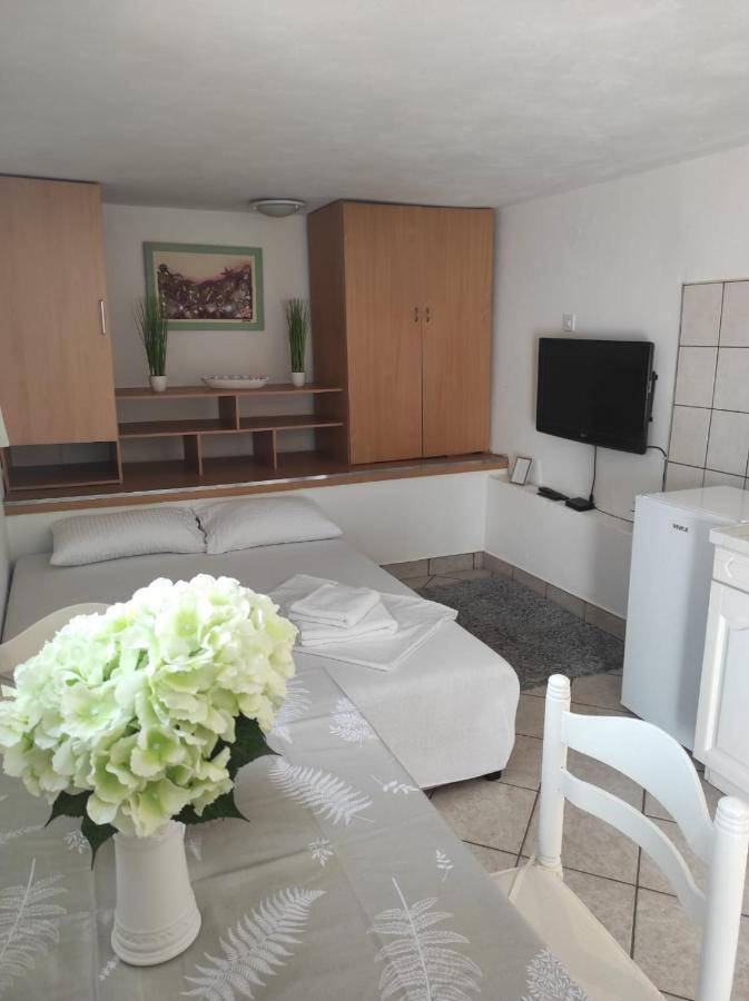 Studio Apartment Petrov 시베니크 외부 사진